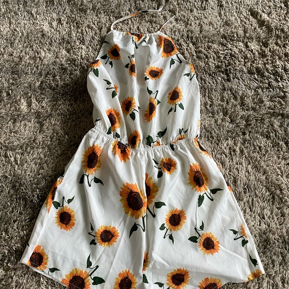 Romper 🌻 - Picture 3 of 3